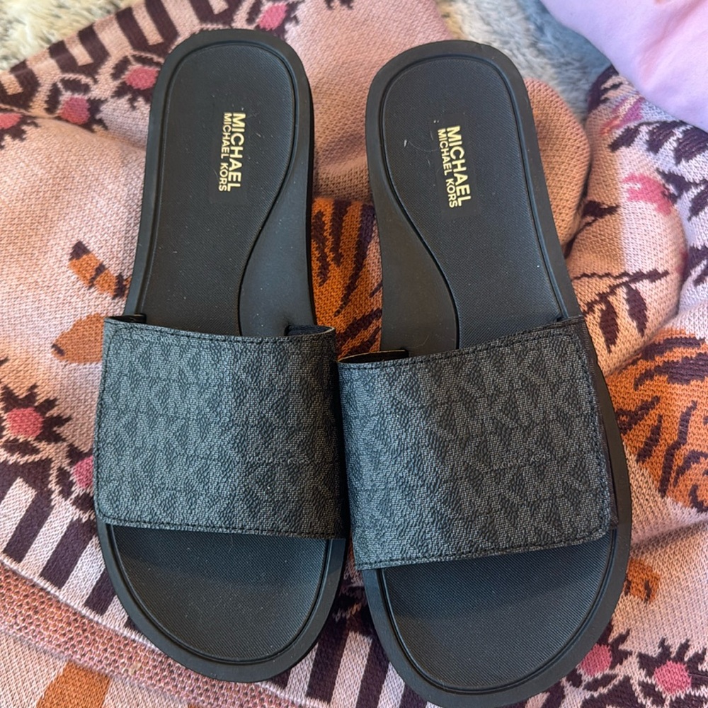Black Michael kors slides size 9